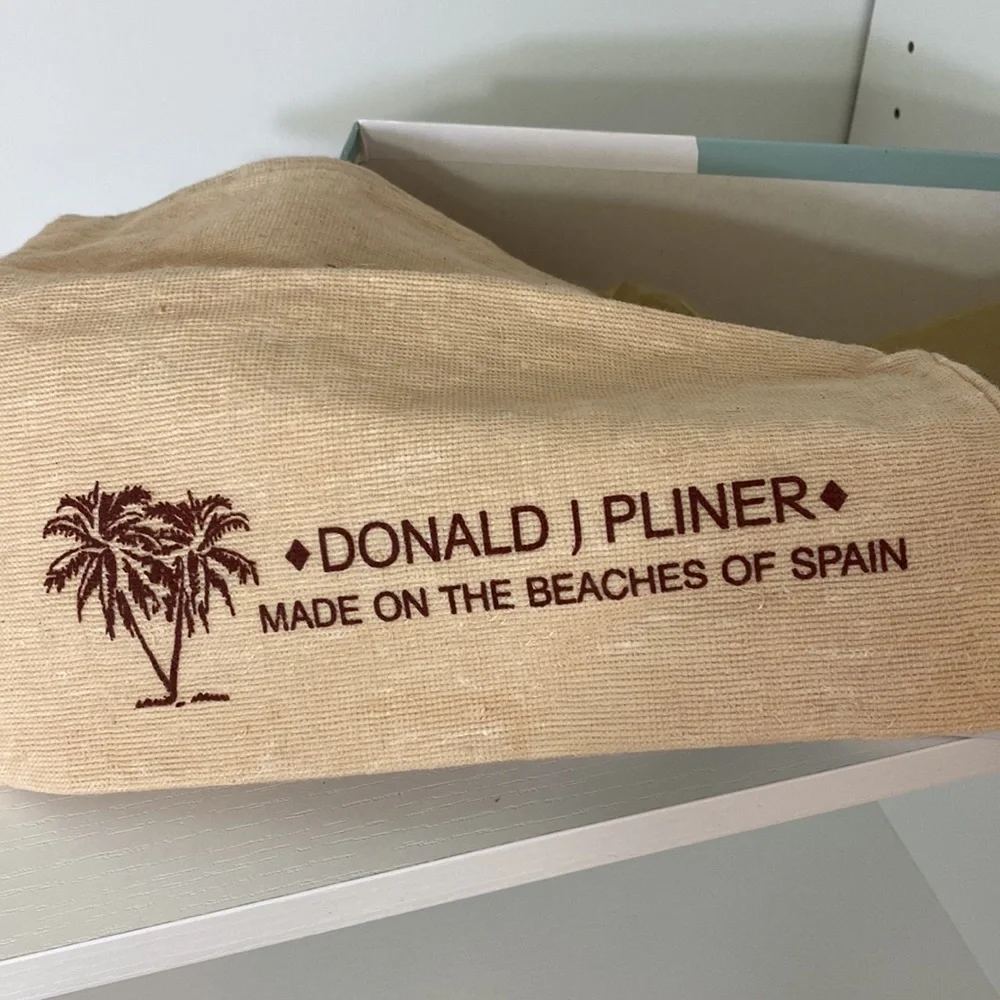 Donald J. Pliner shoes box